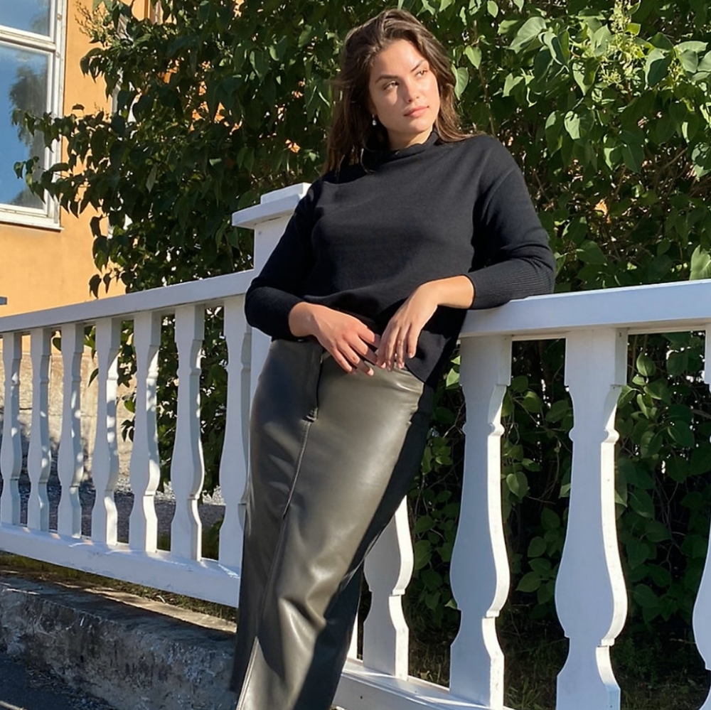 Aritzia Wilfred Cyprie Turtleneck Black